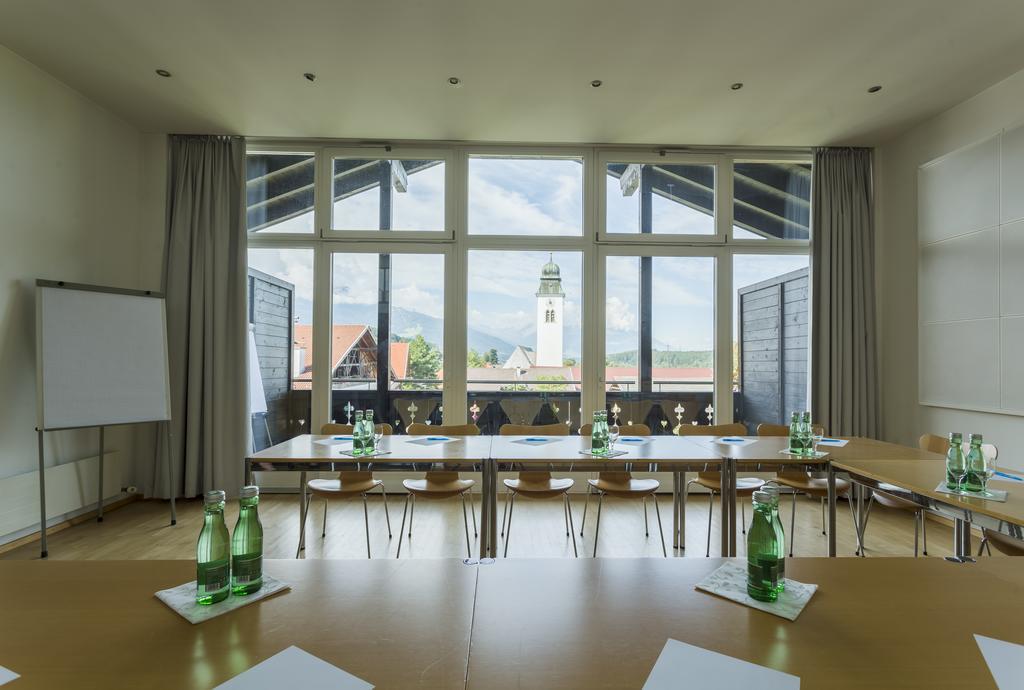Isserwirt Sistrans Exteriör bild